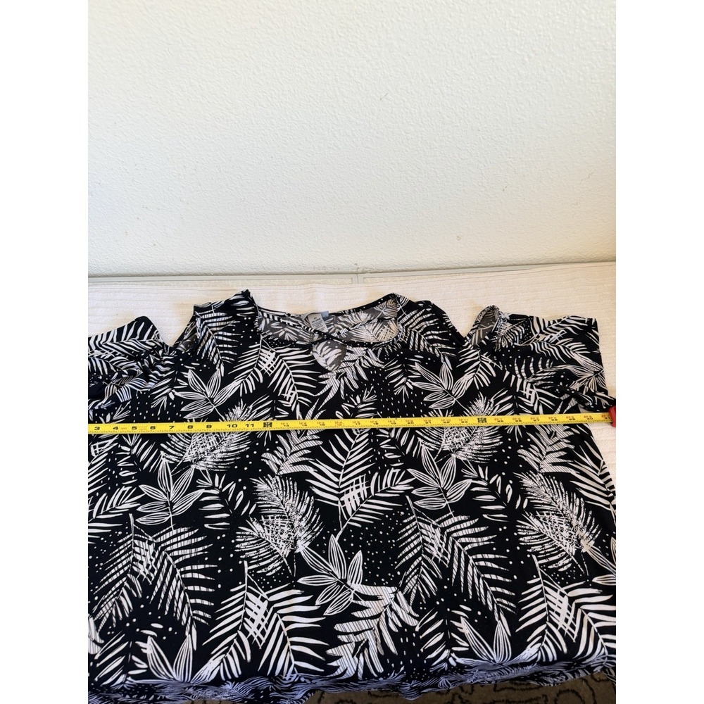 Catherines 3X 26/28W Black White Tropical Palm Print Cold Shoulder Blouse - Picture 10 of 13